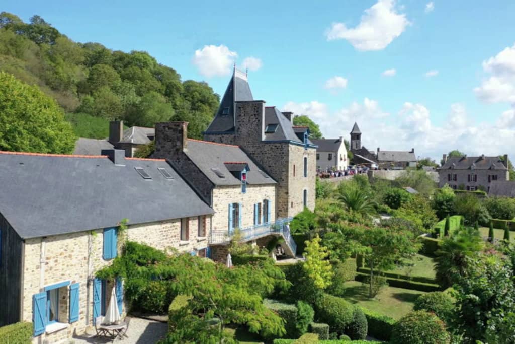 Château de Mont-Dol Chambres d’hôtes et gîtes de charme en Baie du Mont Saint-Michel